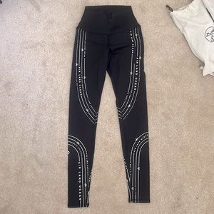 NWOT Alo Yoga Black Leggings XXS